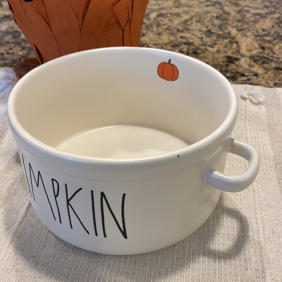 NWT Rae Dunn🎃Small PUMPKIN Casserole Dish - Picture 4 of 4
